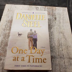 Books - Daniel Steel One Day At A Time Novel